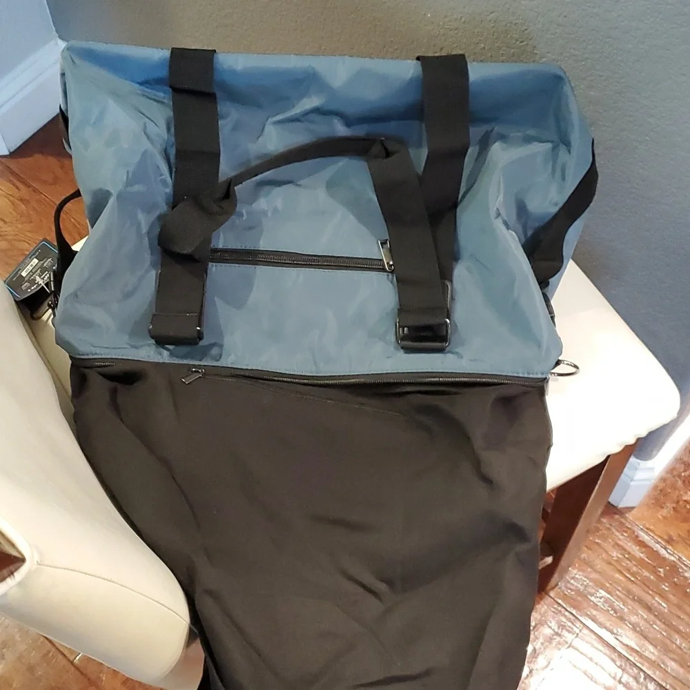 Duffle bag by ZIP 'N JET in Blue